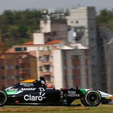 Nico Hulkenberg rodando por el circuito de Interlagos