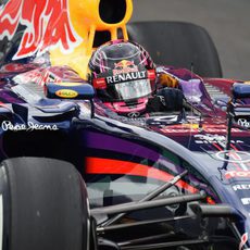 Sebastian Vettel clasifica por delante de su compañero de equipo