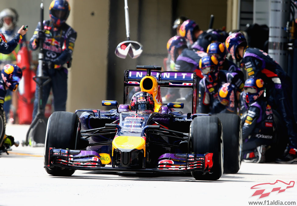 Buena estrategia en boxes del equipo Red Bull con Sebastian Vettel