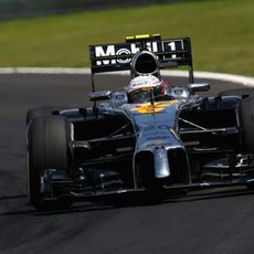 Kevin Magnussen se vio frenado por los Pirelli