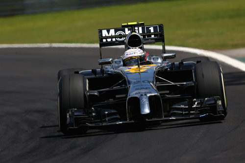 Kevin Magnussen se vio frenado por los Pirelli