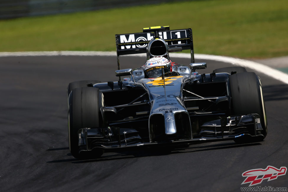 Kevin Magnussen se vio frenado por los Pirelli