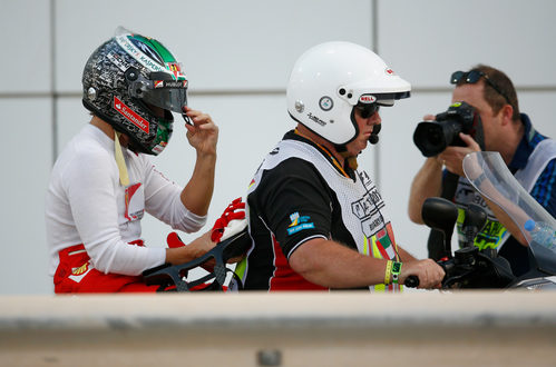 El Ferrari de Alonso se ha quedado parado en los FP2