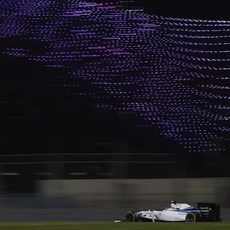 Valtteri Bottas rueda en el Yas Marin