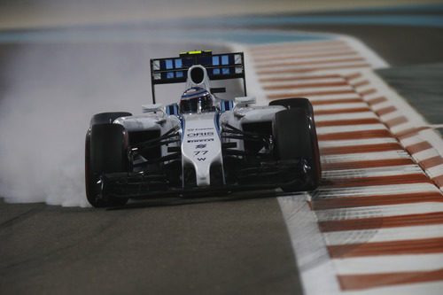 Valtteri Bottas ha perdido una parte de su chasis en los FP1