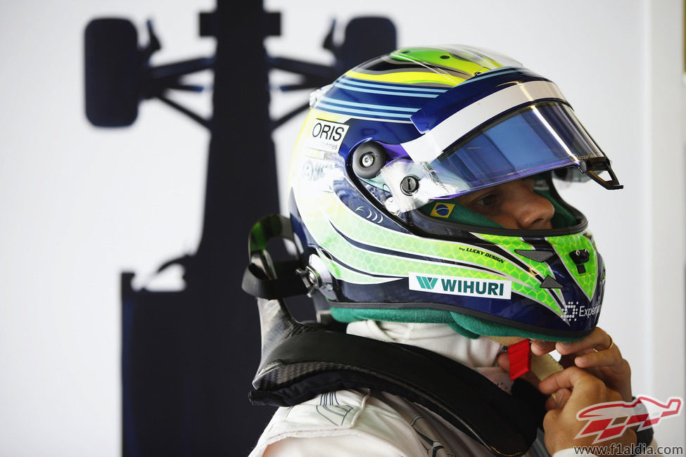 Felipe Massa se pone el casco