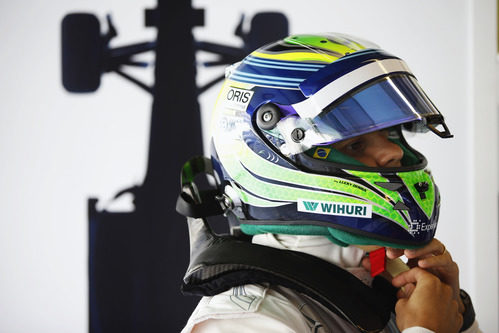 Felipe Massa se pone el casco
