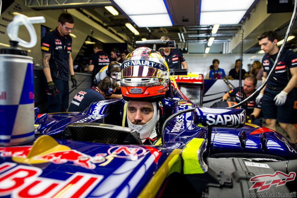 Jean Eric Vergne preparado para salir en pista