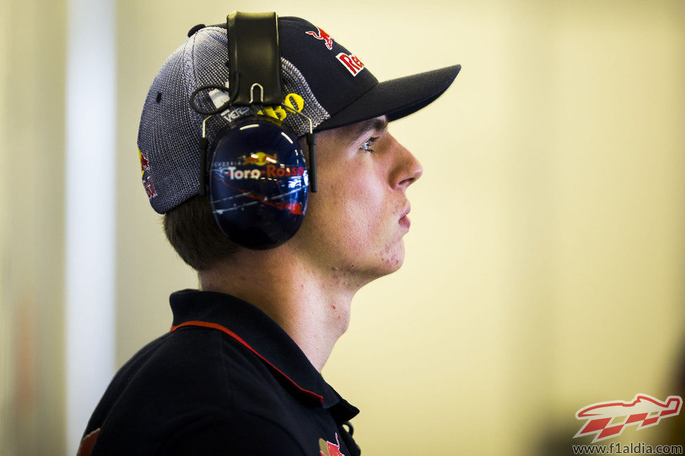 Max Verstappen en el box de Toro Rosso