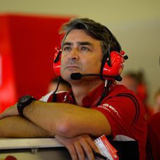 Marco Mattiacci en el box de Ferrari en Abu Dabi