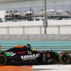 Nico Hülkenberg rueda en el Yas Marina