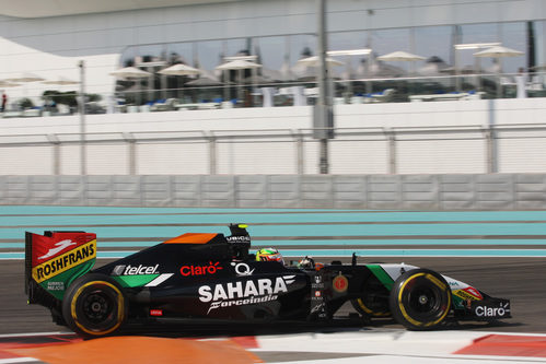 Nico Hülkenberg rueda en el Yas Marina