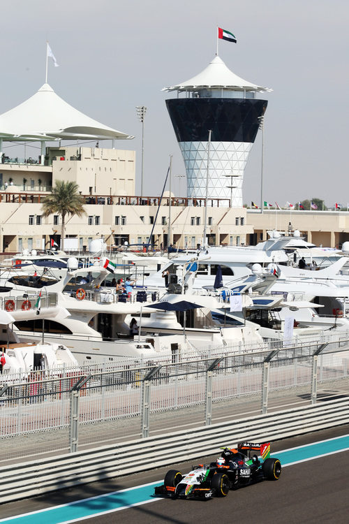 Muchos barcos para ver el Gran Premio de Abu Dabi