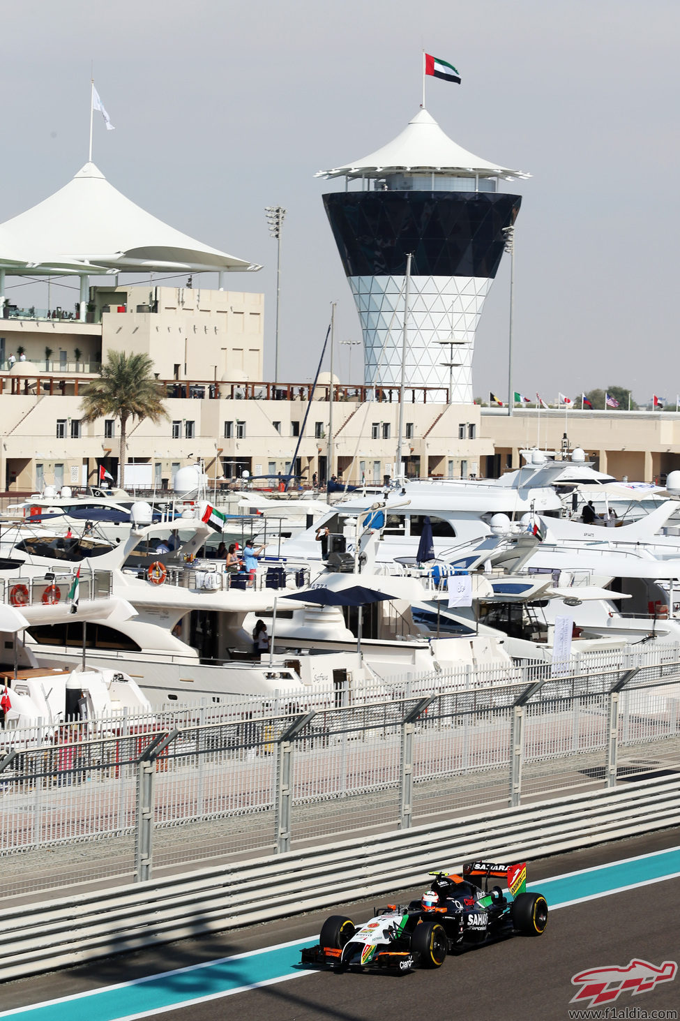 Muchos barcos para ver el Gran Premio de Abu Dabi