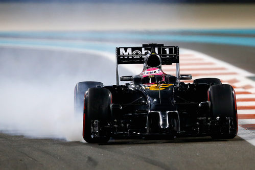 Jenson Button bloqueando el neumático delantero
