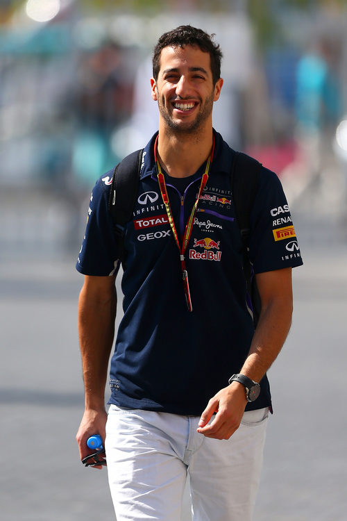 Daniel Ricciardo llegando al circuito