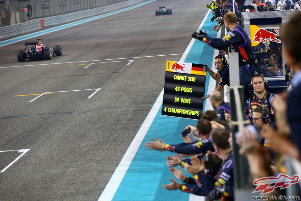 El equipo ha arropado a Sebastian Vettel