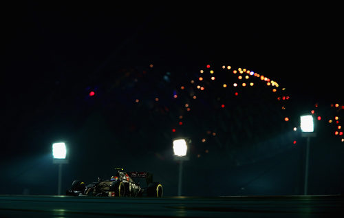 Esteban Gutiérrez a su paso por meta en la última carrera del 2014