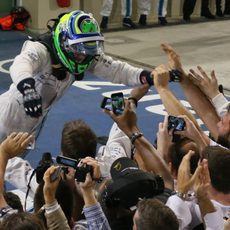 Felipe Massa celebrando con sus mecánicos