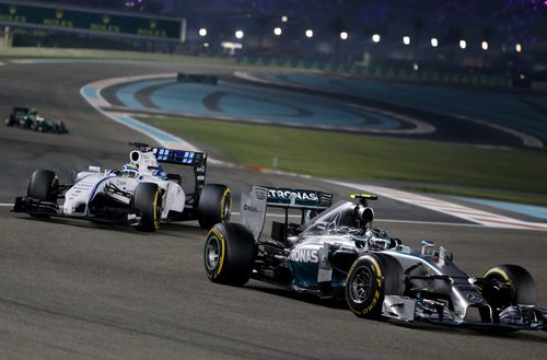 Felipe Massa acercándose peligrosamente a Nico Rosberg