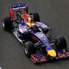 Carlos Sainz Jr a los mandos del RB10