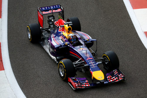 Carlos Sainz Jr a los mandos del RB10