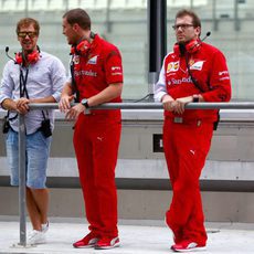 Sebastian Vettel se deja ver con los de Maranello