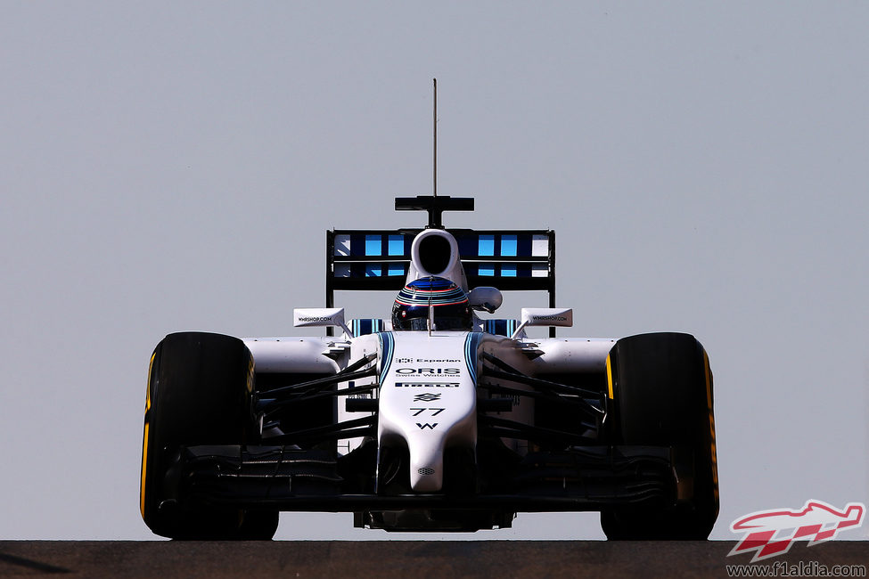 Valtteri Bottas lideró la primera sesión matinal de test