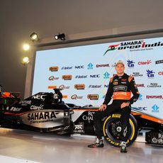 Nico Hülkenberg y Sergio Pérez, junto al VJM08