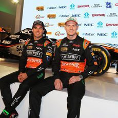 Los chicos de Force India, en la presentación del VJM08