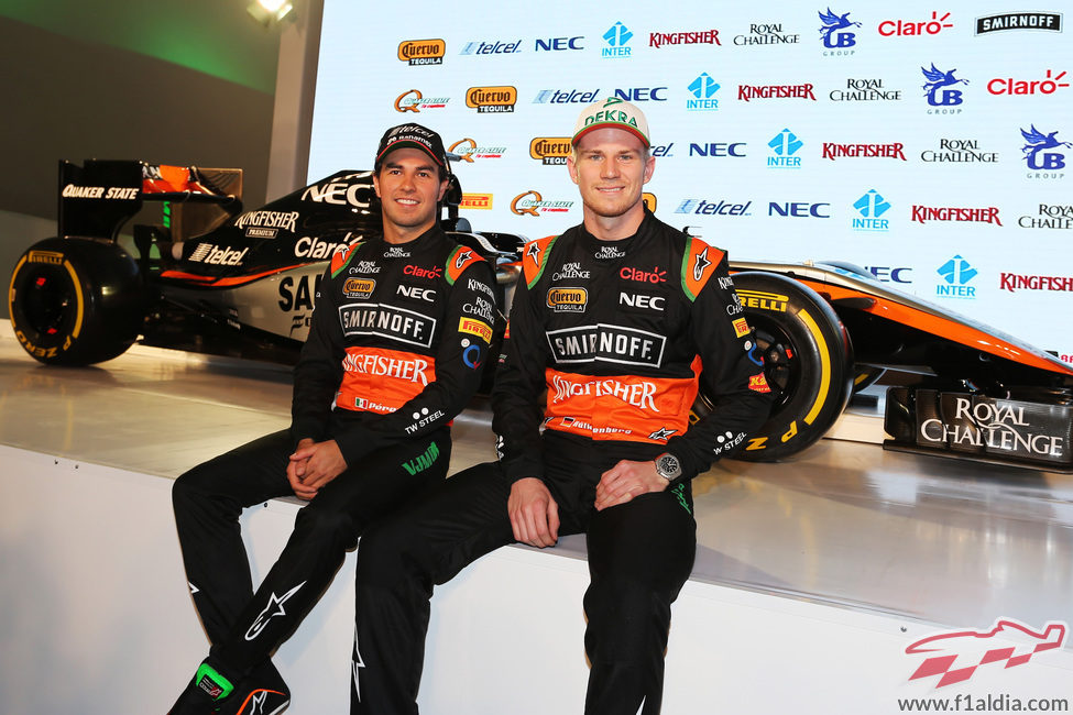 Los chicos de Force India, en la presentación del VJM08