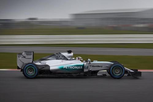 El nuevo F1 W06 Hybrid durante el filming day en Silverstone