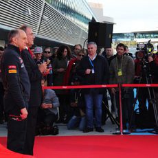 Franz Tost e Íñigo Díaz de Cepsa Sport delante del STR10