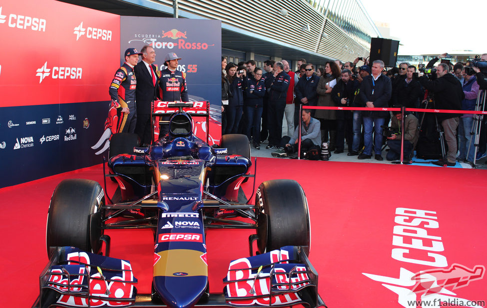 Carlos Sainz Jr. y Max Verstappen destapan por fin el STR10