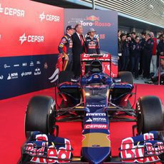 Carlos Sainz Jr. y Max Verstappen destapan por fin el STR10