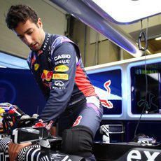 Daniel Ricciardo se sube al nuevo RB11