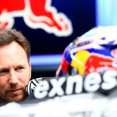 Christian Horner charla con Daniel Ricciardo