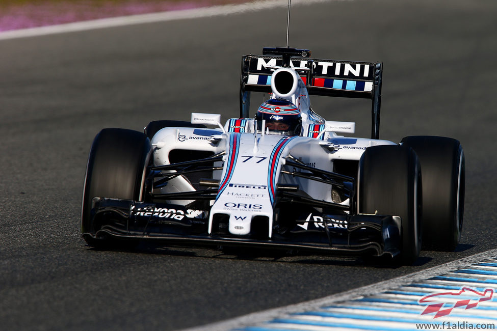 Valtteri Bottas es el primero en estrenar el Williams FW37