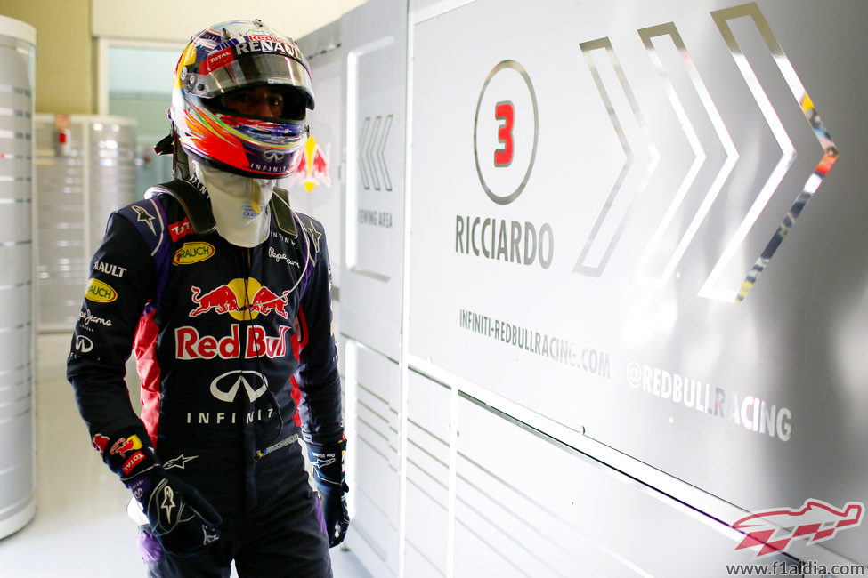 Daniel Ricciardo se prepara para su primer día