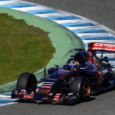 Carlos Sainz se estrena en Jerez como piloto de Toro Rosso