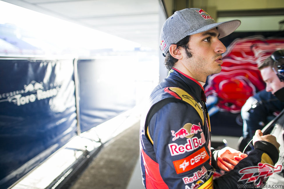 Carlos Sainz se toma un respiro fuera de pista