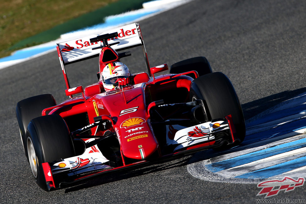 Sebastian Vettel lideró la primera jornada de test en Jerez