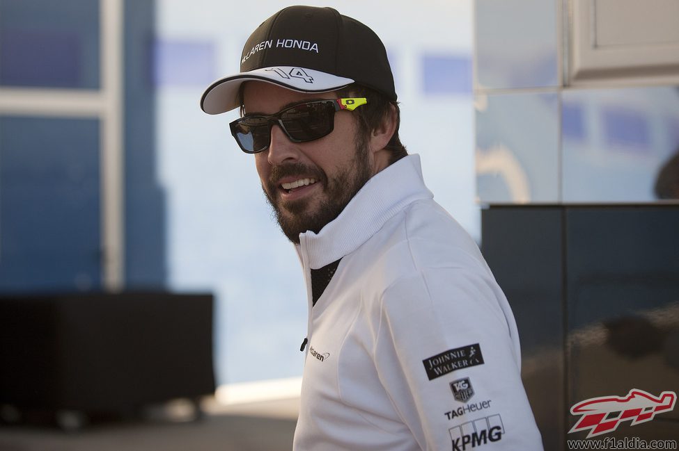 Fernando Alonso llega contento al circuito de Jerez