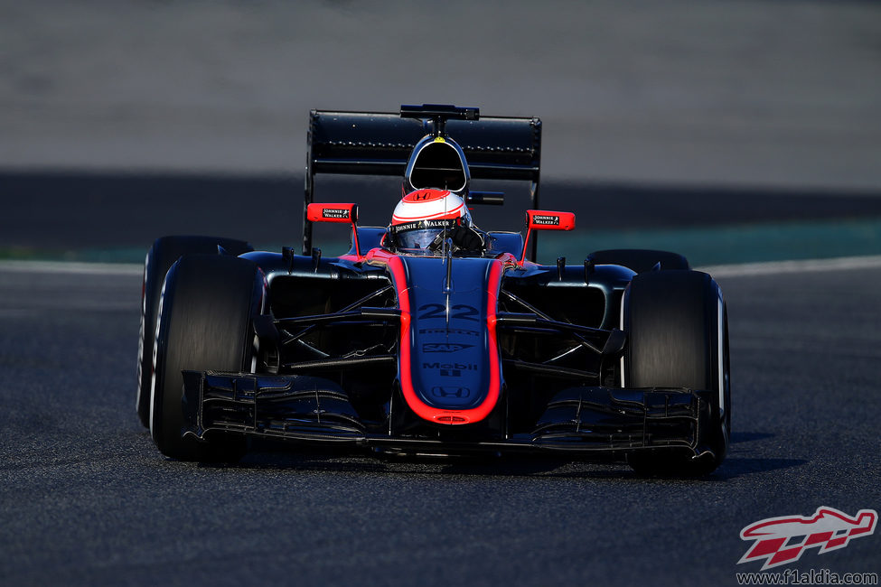 Jenson Button rueda con neumáticos medios