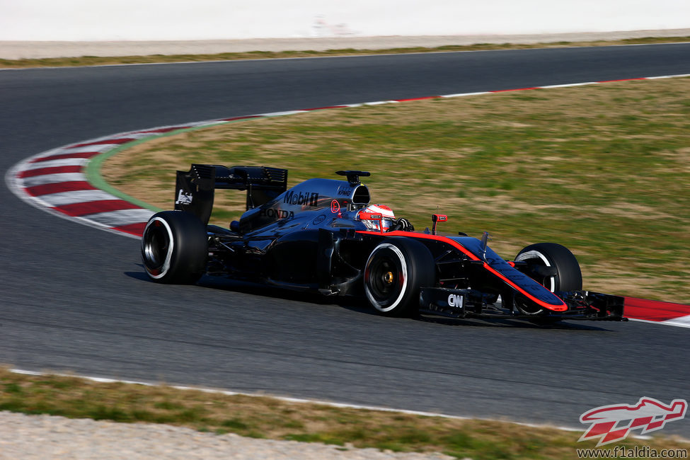 Jenson Button explora los límites del MP4-30 en Montmeló