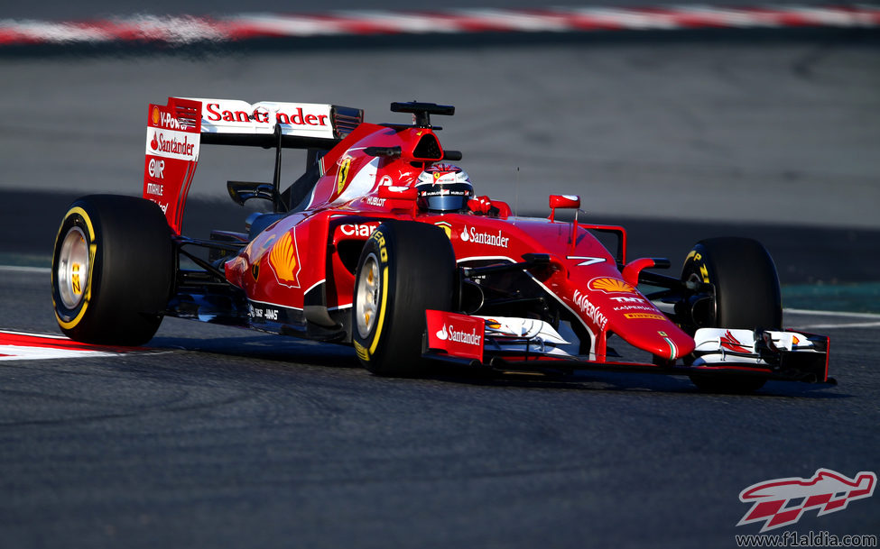 Kimi Räikkönen marca su mejor tiempo con neumáticos blandos