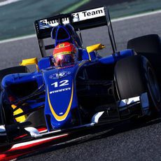 Felipe Nasr rodando el primer día de test