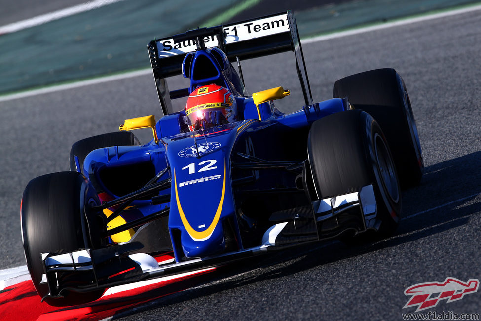 Felipe Nasr rodando el primer día de test