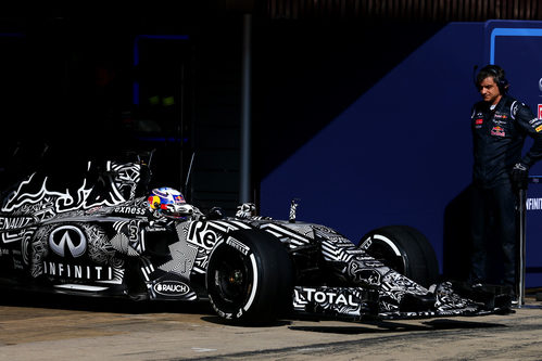 Daniel Ricciardo saliendo del garaje