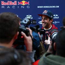 Daniel Ricciardo atendiendo a la prensa